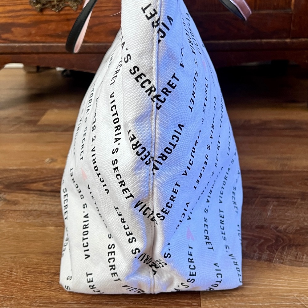 Victoria’s Secret Large Canvas Weekender Tote Duffle Bag Graffiti Print - Picture 4 of 10
